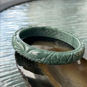Vintage Burmese Untreated Natural Jadeite/Jade Carved Bangle